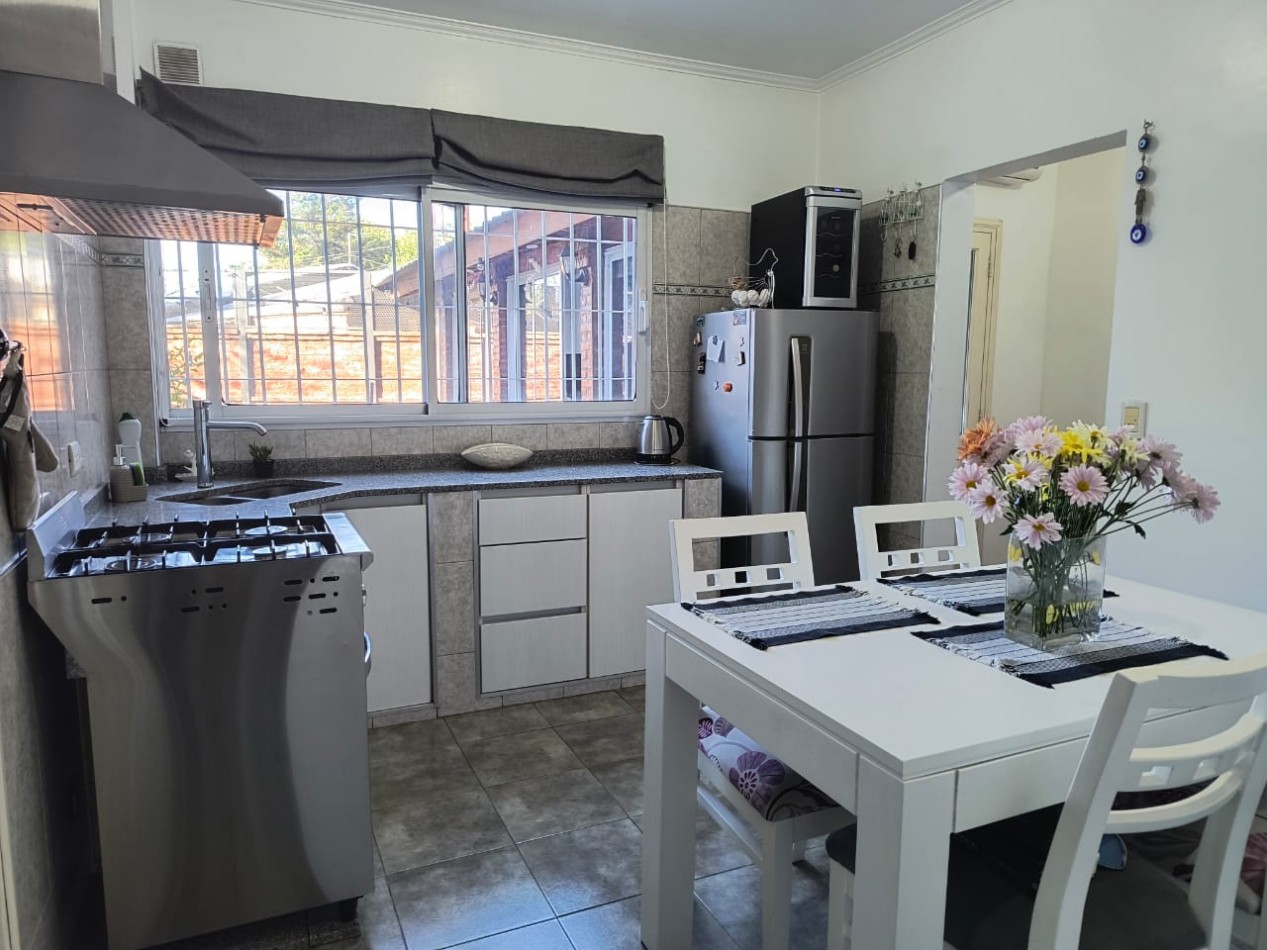 CASA 4 AMB. 2 PLANTAS C/ GARAGE Y PARQUE