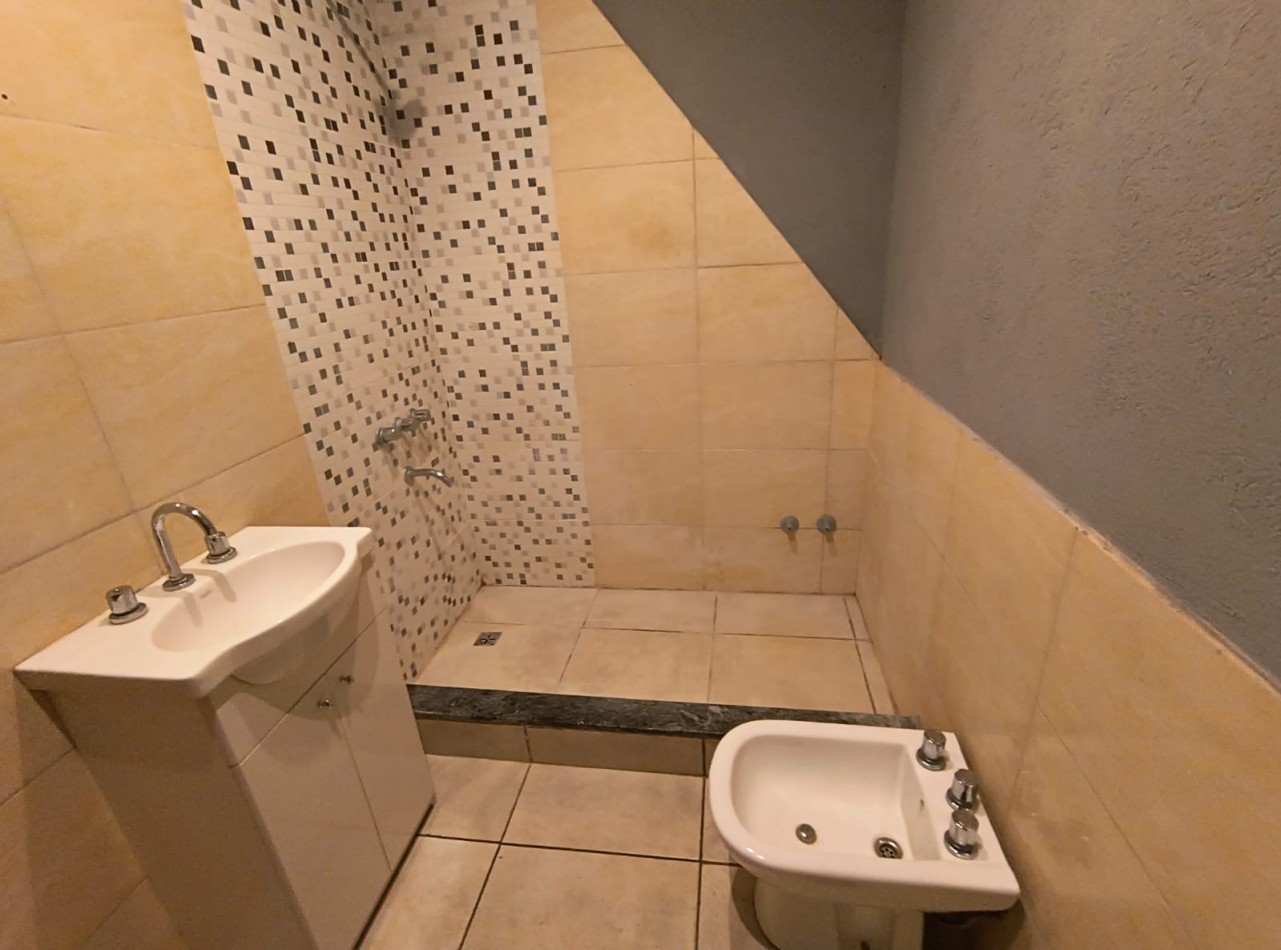 DUPLEX  3 AMB. C/ PATIO Y ENTRADA VEHICULO