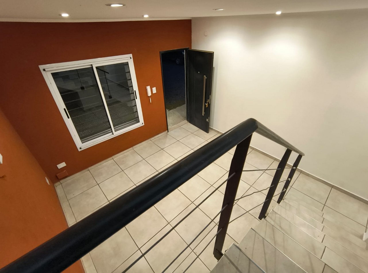 DUPLEX  3 AMB. C/ PATIO Y ENTRADA VEHICULO