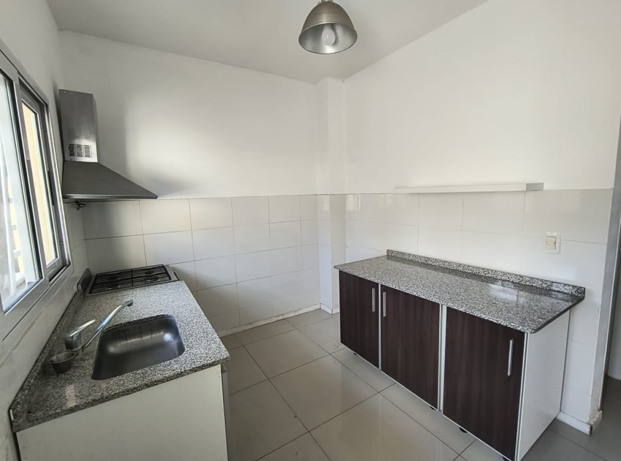 DUPLEX DE 3 AMB. PATIO/BALCON/COCHERA/QUINCHO Y PISCINA