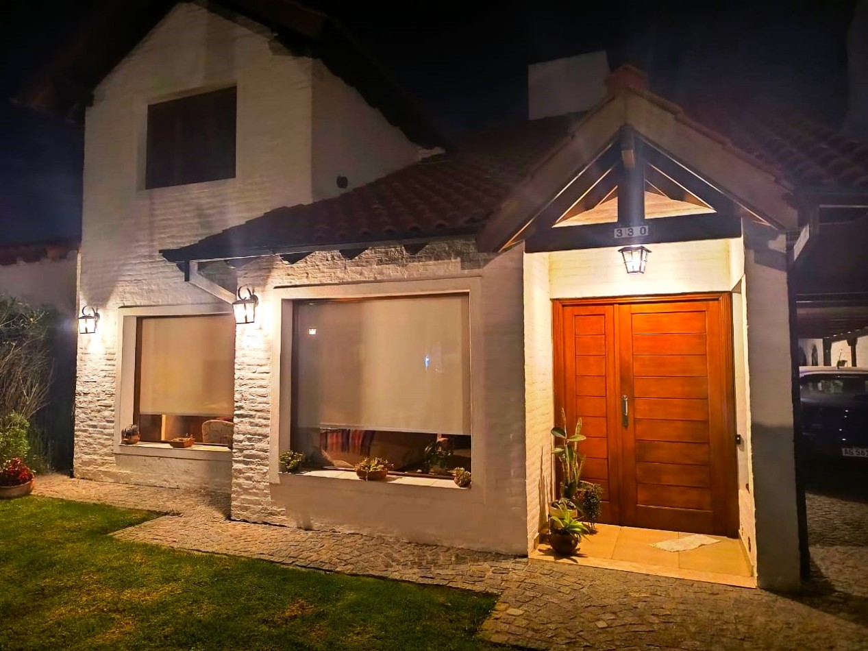 CASA 4 AMB. C/PISCINA Y PARQUE (COUNTRY CLUB ARANJUEZ) ESCOBAR