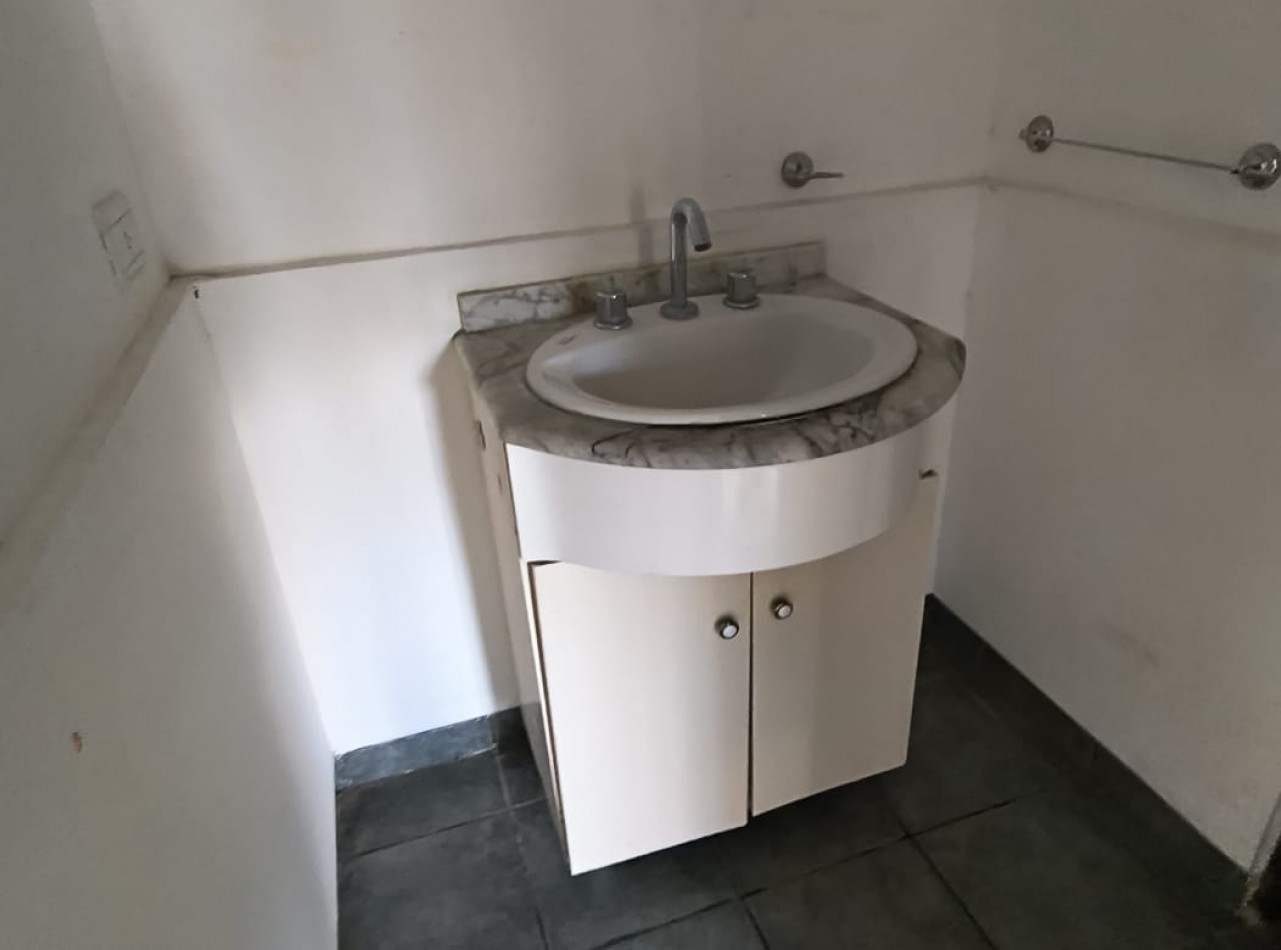 DEPARTAMENTO 3 AMB. AMPLIOS  C/BALCON Y COCHERA (COMPLEJO CERRADO)