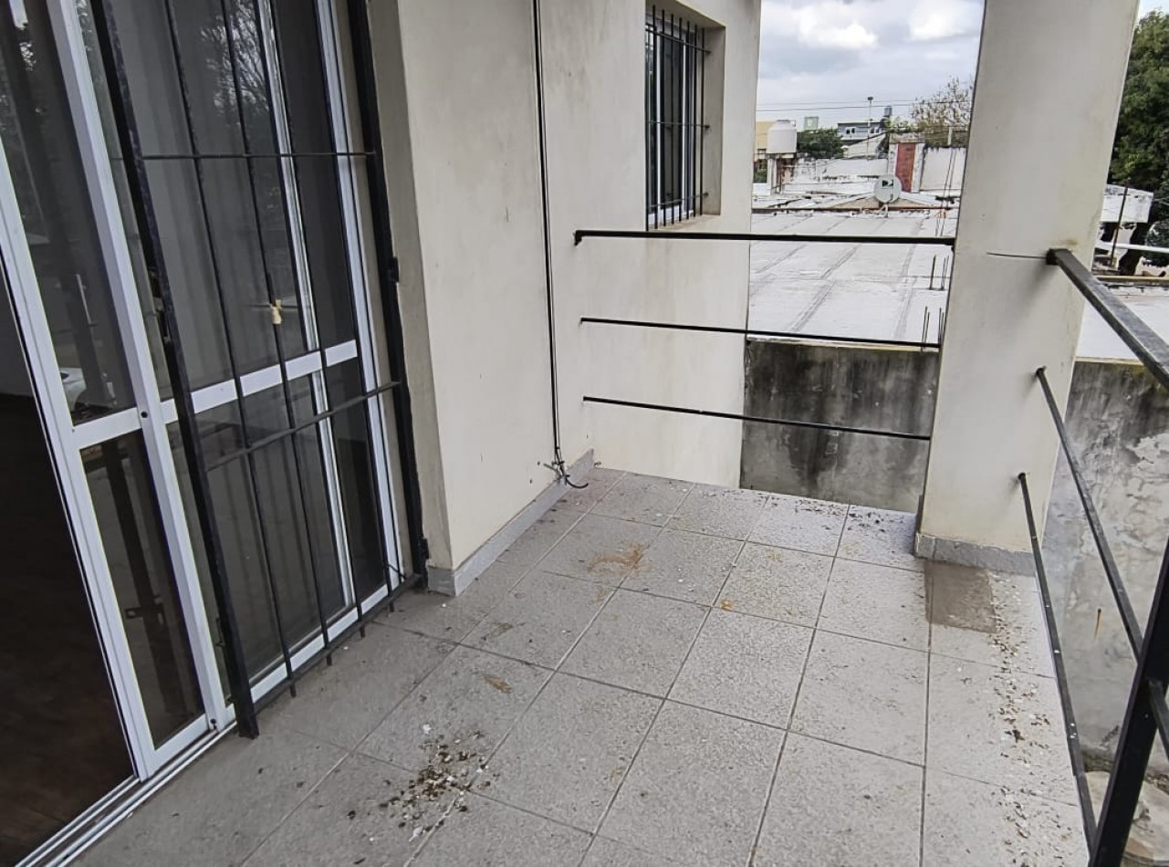 DEPARTAMENTO 3 AMB. AMPLIOS  C/BALCON Y COCHERA (COMPLEJO CERRADO)