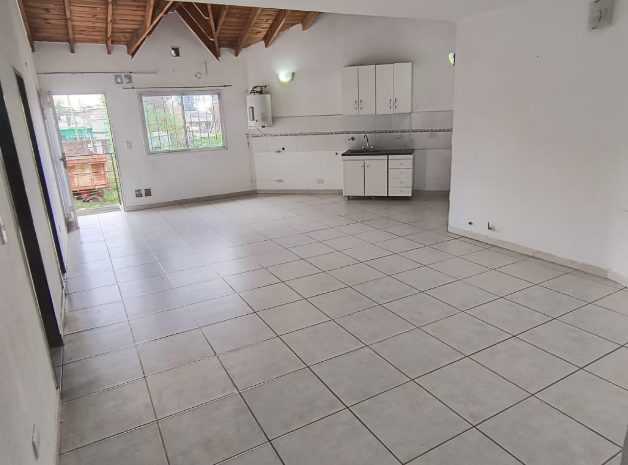 DEPARTAMENTO 3 AMB. AMPLIOS  C/BALCON Y COCHERA (COMPLEJO CERRADO)