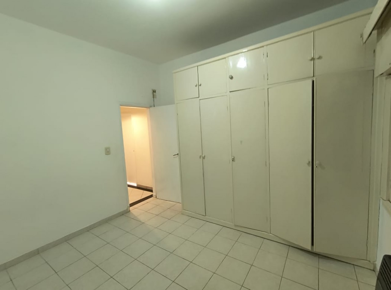 CASA 4 AMB. C/ COCHERA PARQUE Y PILETA