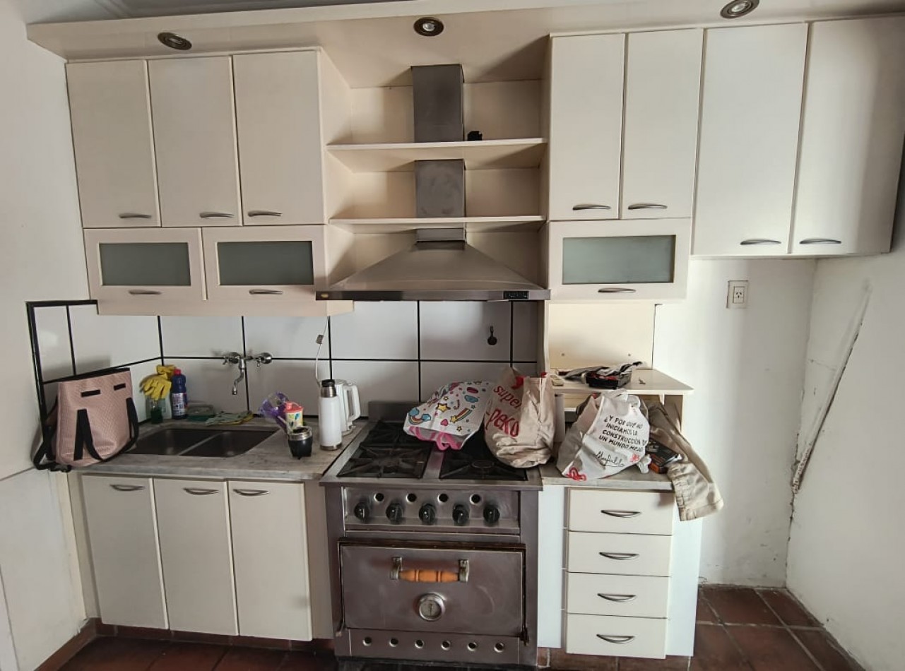 CASA 4 AMB. C/ COCHERA PARQUE Y PILETA