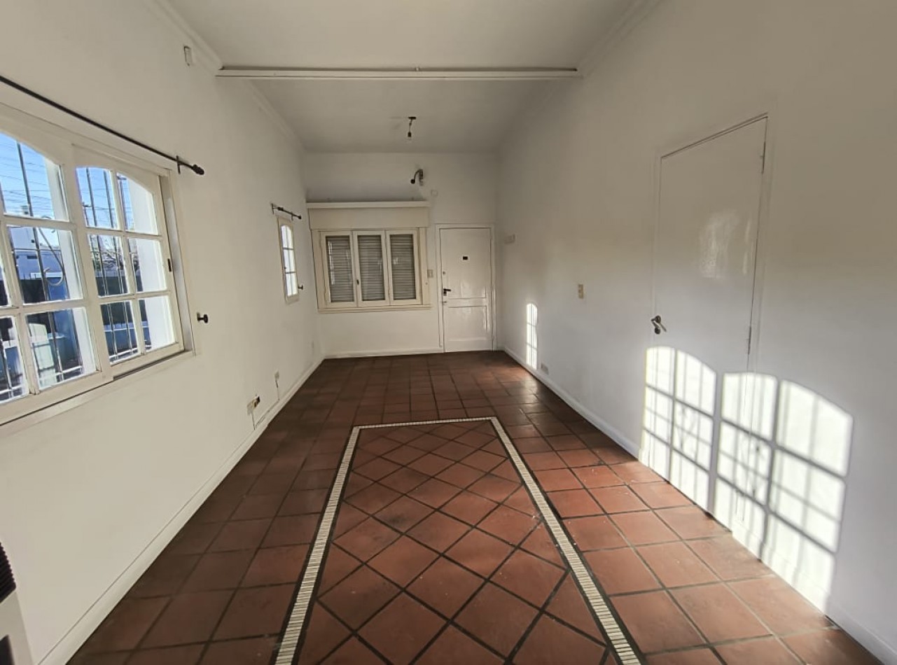 CASA 4 AMB. C/ COCHERA PARQUE Y PILETA