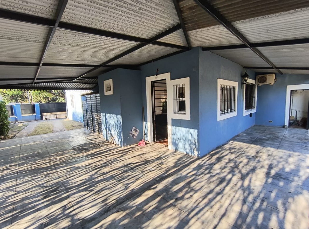 CASA 4 AMB. C/ COCHERA PARQUE Y PILETA