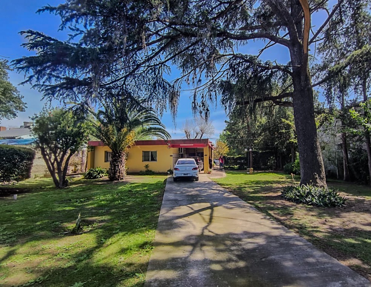 CASA 5 AMB. QUINCHO/ DEPENDENCIA DE SERVICIO/ PARQUE Y PILETA