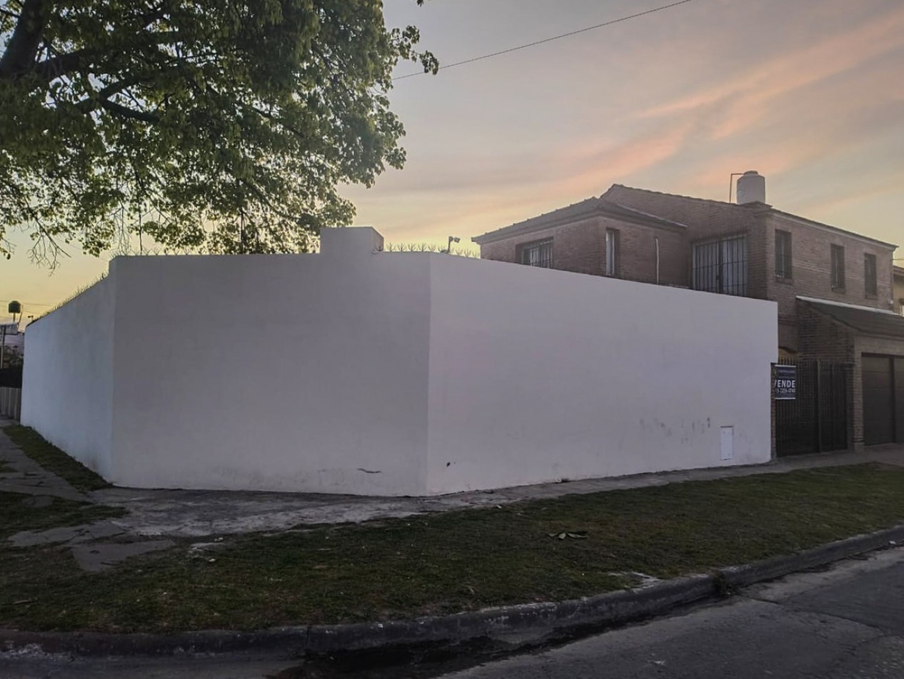 CHALET 4 AMB. 2 PLANTAS C/ PARQUE, PISCINA Y GARAGE P/2 AUTOS