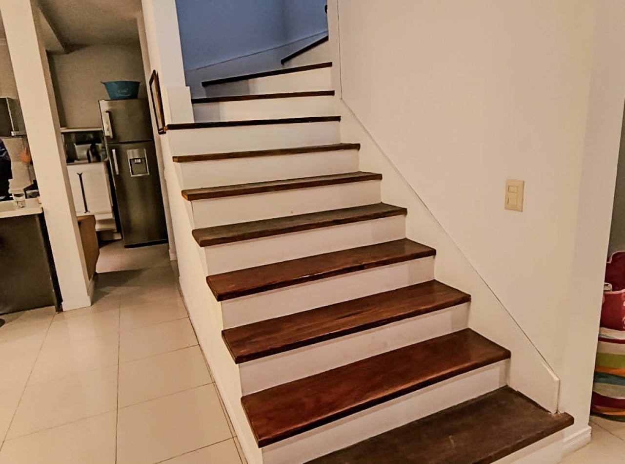 CHALET 4 AMB. 2 PLANTAS C/ PARQUE, PISCINA Y GARAGE P/2 AUTOS