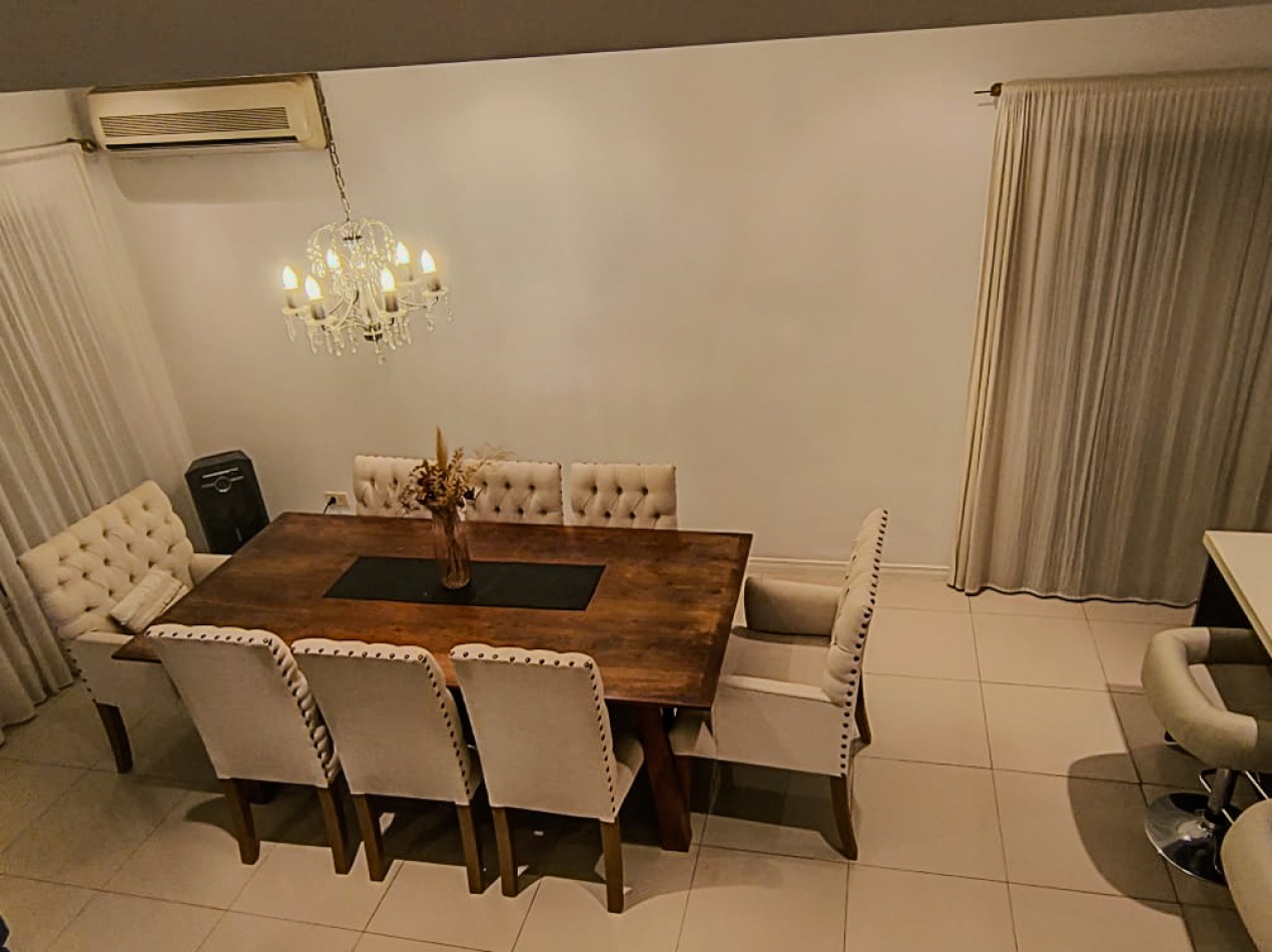 CHALET 4 AMB. 2 PLANTAS C/ PARQUE, PISCINA Y GARAGE P/2 AUTOS