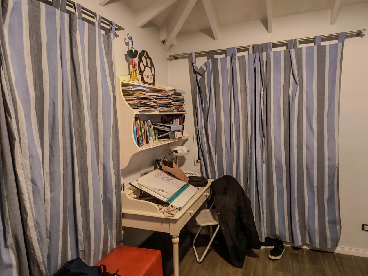 CHALET 4 AMB. 2 PLANTAS C/ PARQUE, PISCINA Y GARAGE P/2 AUTOS