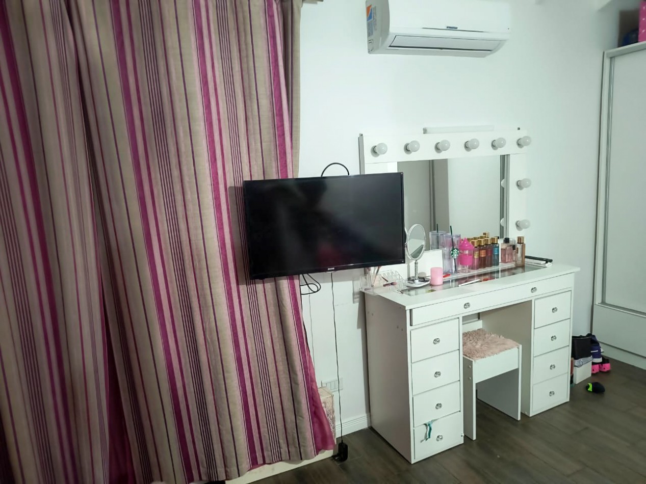 CHALET 4 AMB. 2 PLANTAS C/ PARQUE, PISCINA Y GARAGE P/2 AUTOS