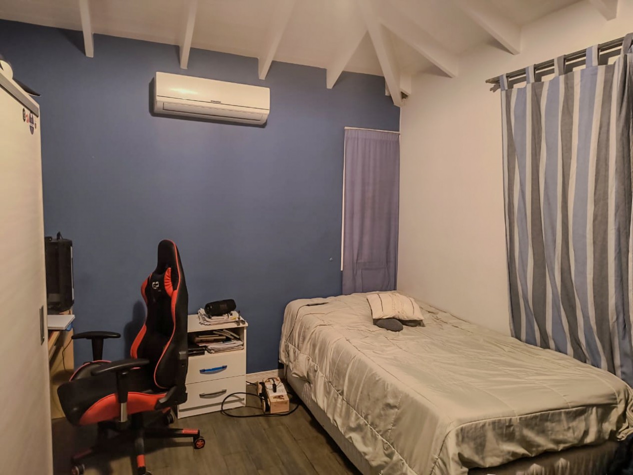 CHALET 4 AMB. 2 PLANTAS C/ PARQUE, PISCINA Y GARAGE P/2 AUTOS