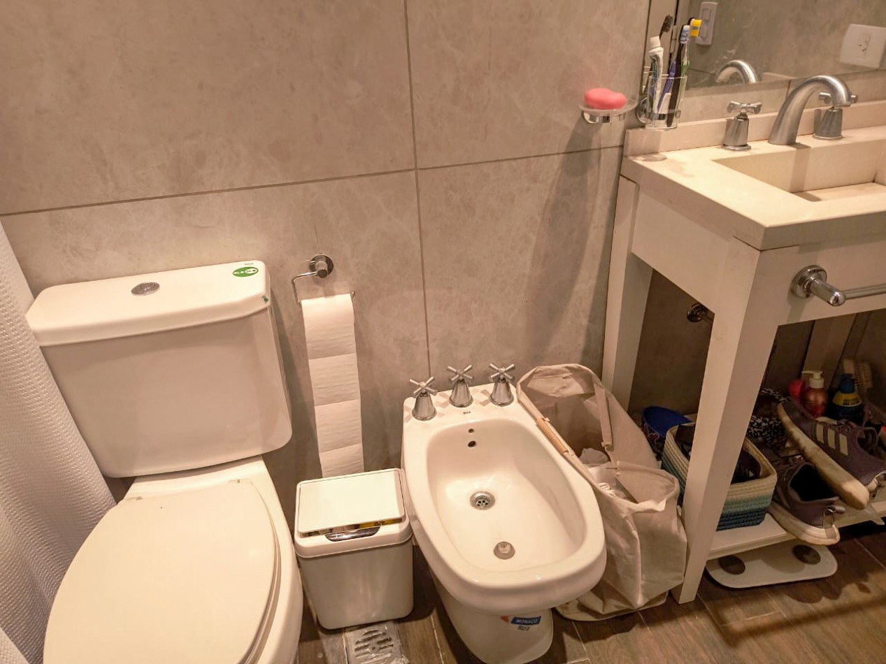 CHALET 4 AMB. 2 PLANTAS C/ PARQUE, PISCINA Y GARAGE P/2 AUTOS