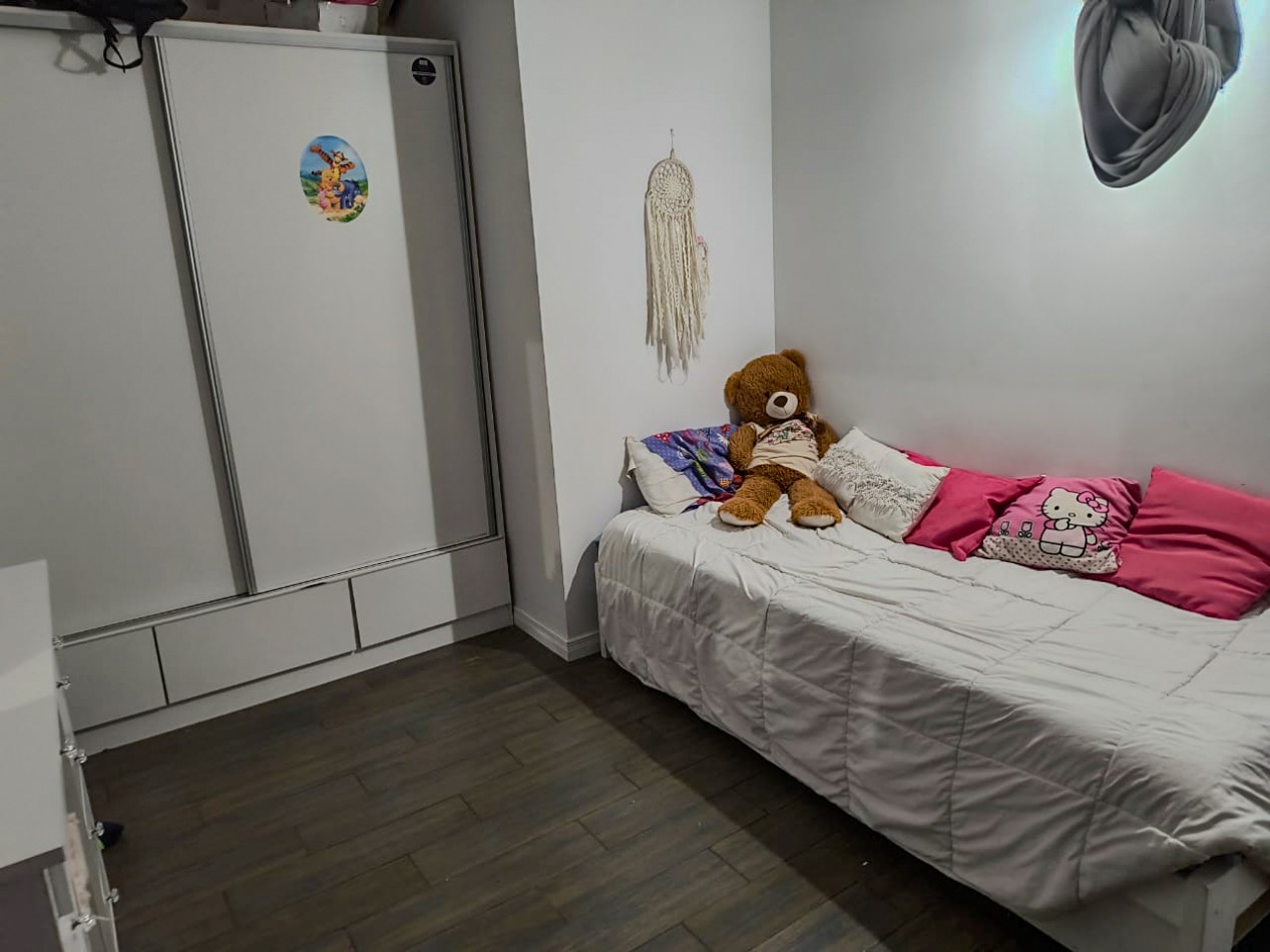 CHALET 4 AMB. 2 PLANTAS C/ PARQUE, PISCINA Y GARAGE P/2 AUTOS