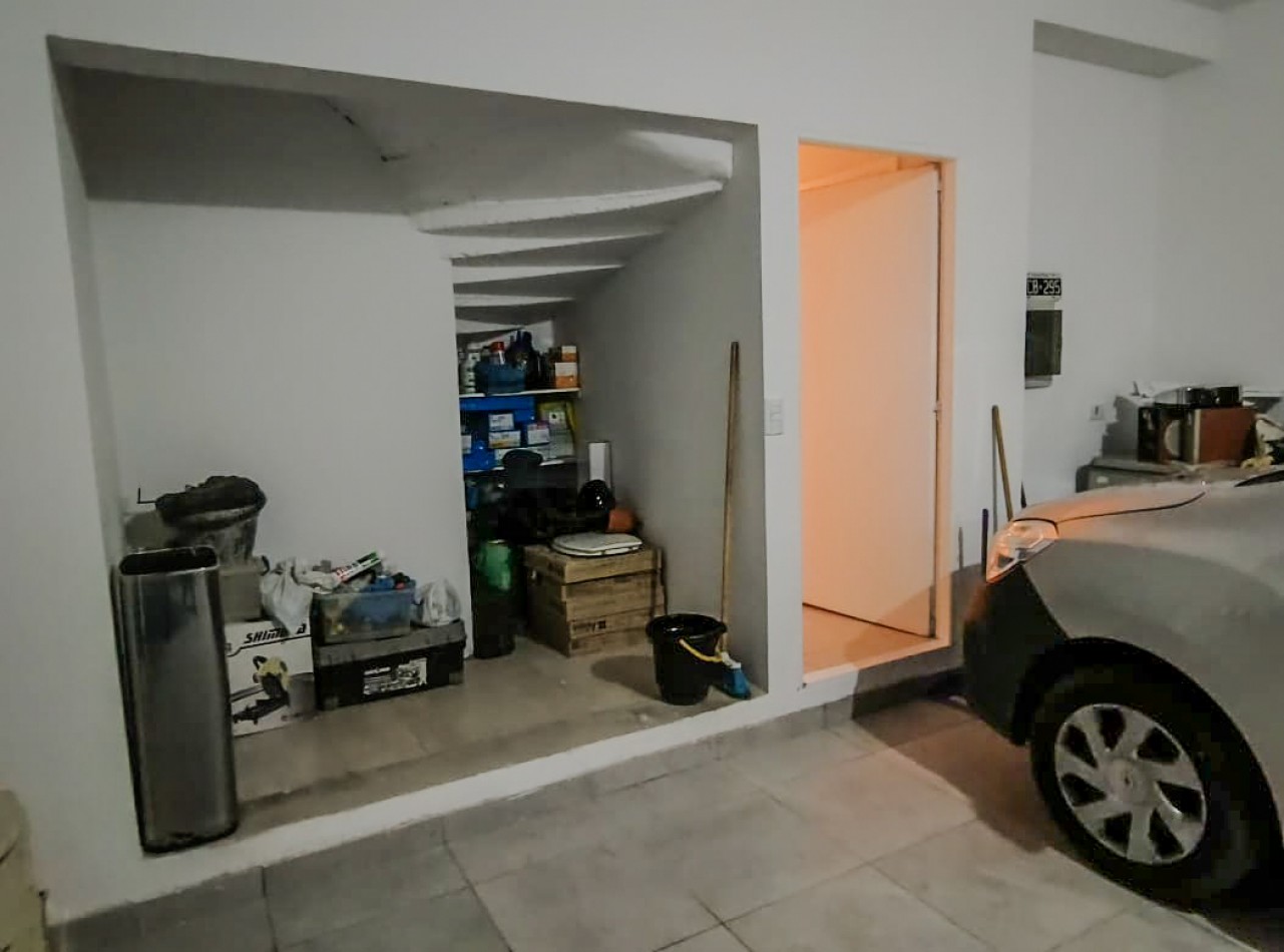 CHALET 4 AMB. 2 PLANTAS C/ PARQUE, PISCINA Y GARAGE P/2 AUTOS