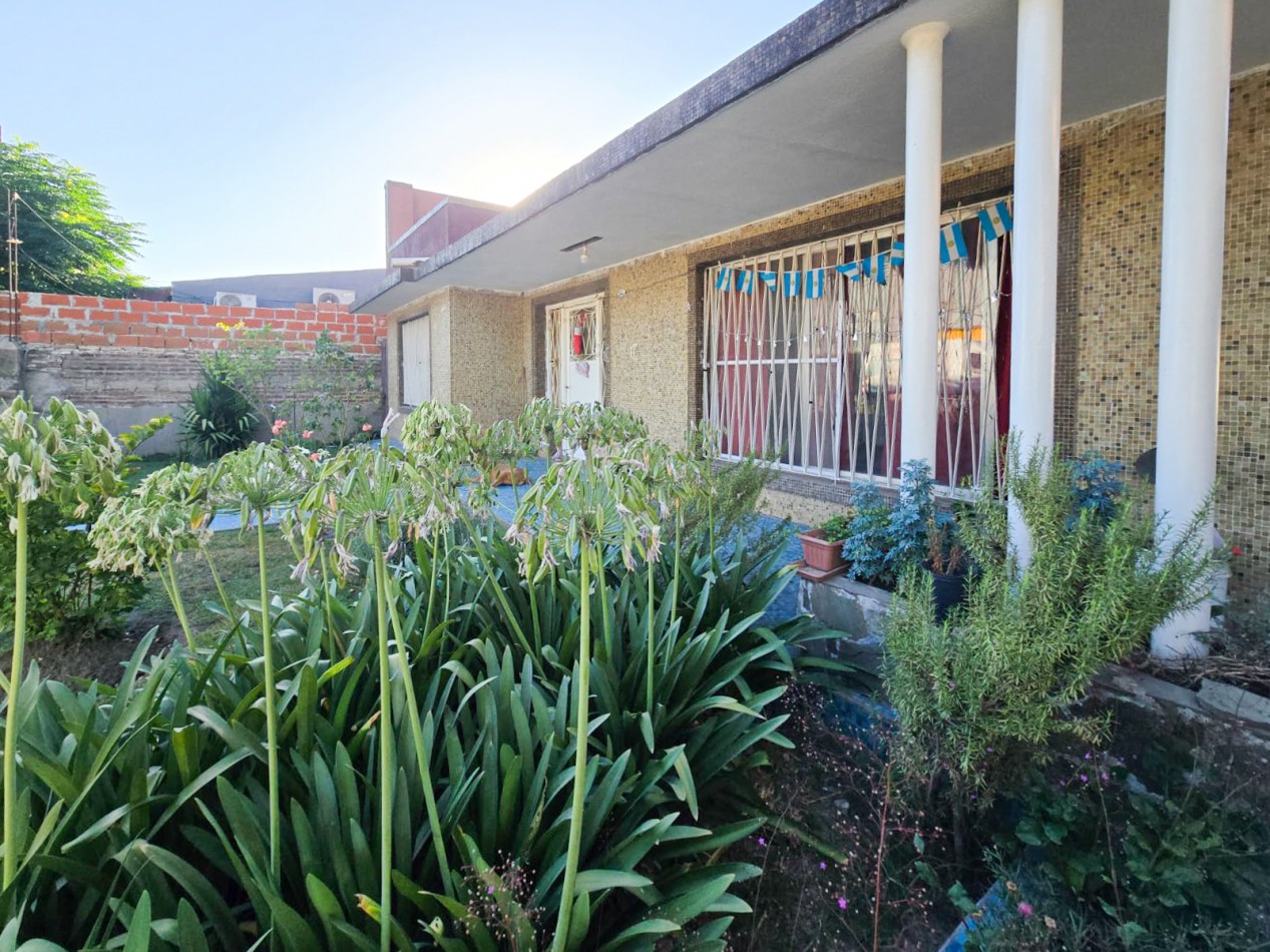 CASA 4 AMB. C/ LOCAL (SALIDA A 2 CALLES)