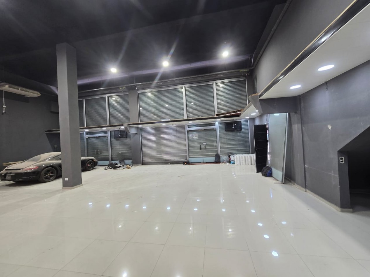 LOCAL 380 M2. C/ ENTREPISO / 2 GALPONES / ENTRADA DE CAMIONES/ LOTE 700 M2. 