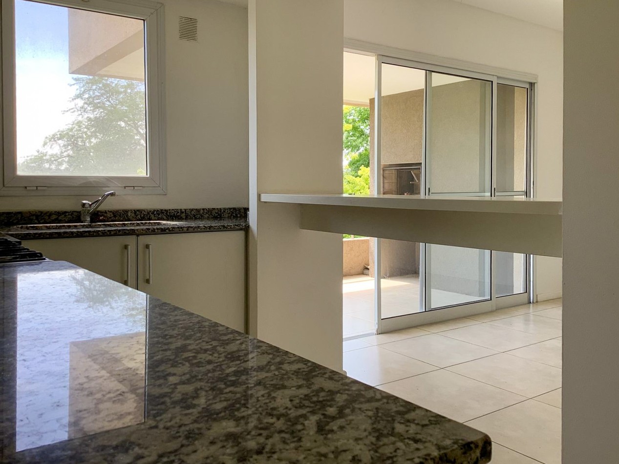 DEPARTAMENTO 2 AMBIENTES C/ COCHERA Y PARRILLA