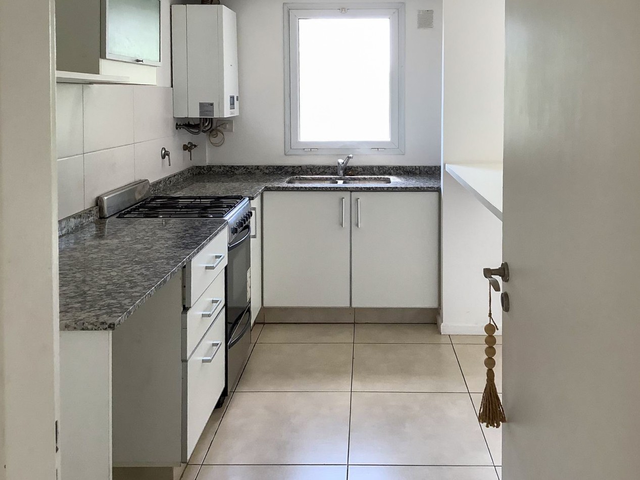 DEPARTAMENTO 2 AMBIENTES C/ COCHERA Y PARRILLA