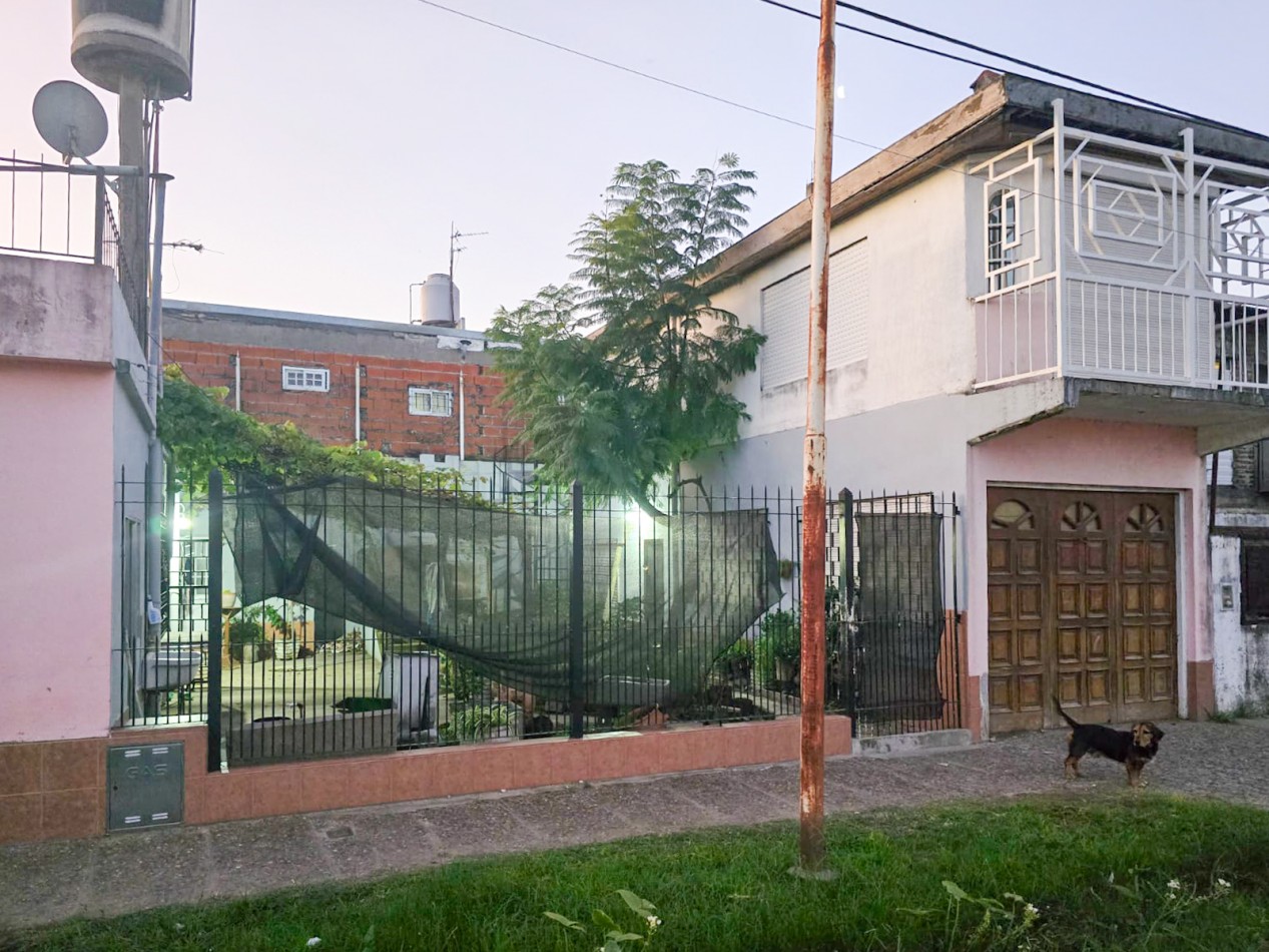 CASA 3 AMB CON DPTO 2 AMB. C/ COCHERA PARA 2 VEHICULOS