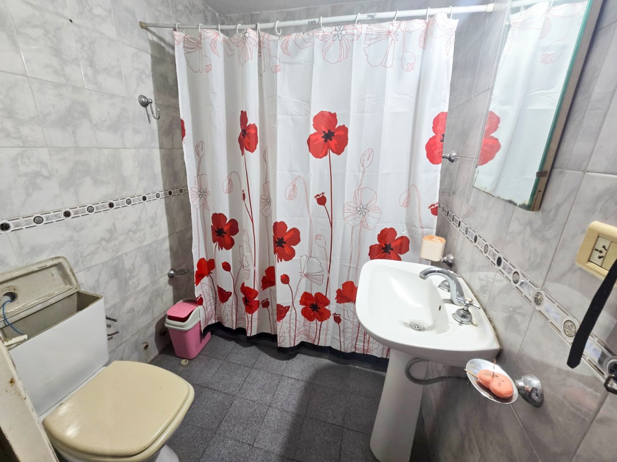 CASA 3 AMB CON DPTO 2 AMB. C/ COCHERA PARA 2 VEHICULOS