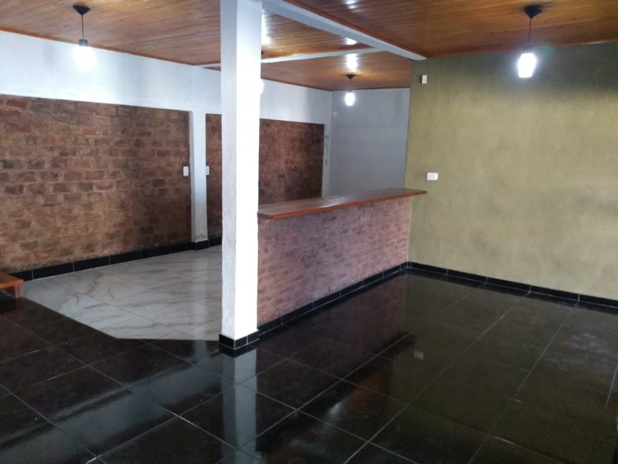 CASA DE 4 AMB.CON PARQUE Y ENTRADA P/ VARIOS AUTOS