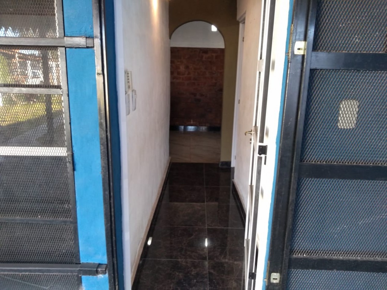 CASA DE 4 AMB.CON PARQUE Y ENTRADA P/ VARIOS AUTOS