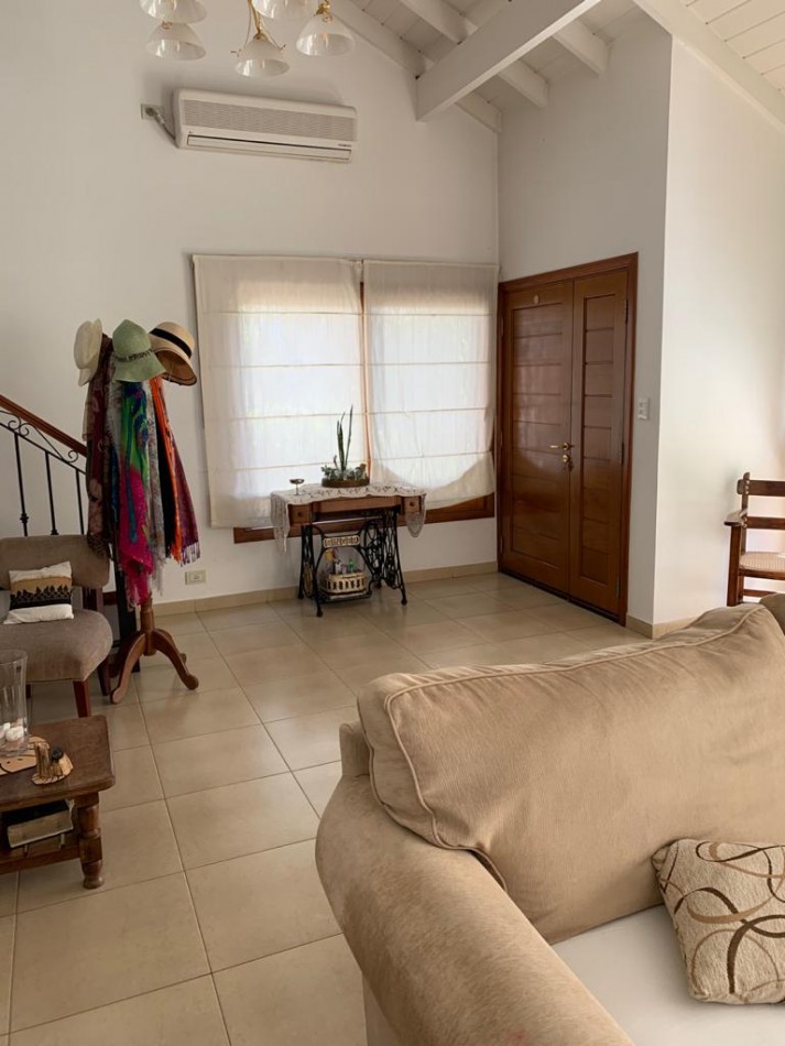 CASA 4 AMB. C/PISCINA Y PARQUE (COUNTRY CLUB ARANJUEZ) ESCOBAR