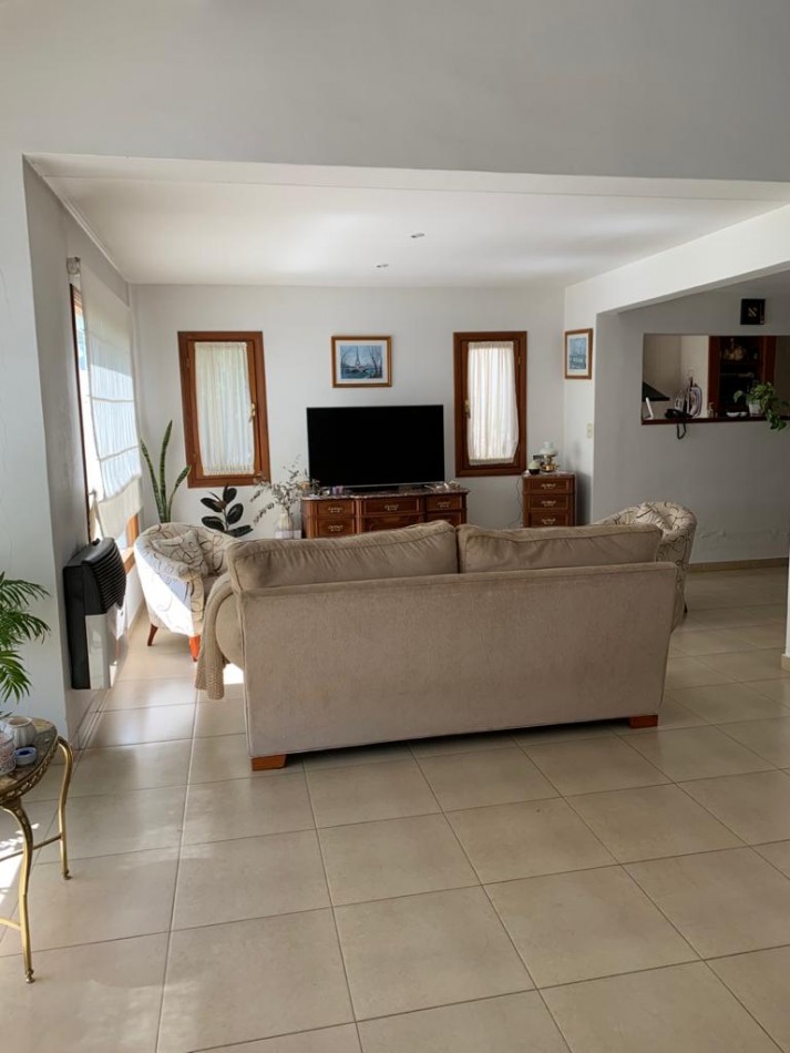 CASA 4 AMB. C/PISCINA Y PARQUE (COUNTRY CLUB ARANJUEZ) ESCOBAR