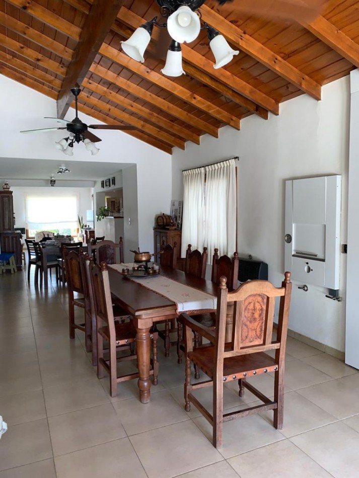 CASA 4 AMB. C/PISCINA Y PARQUE (COUNTRY CLUB ARANJUEZ) ESCOBAR