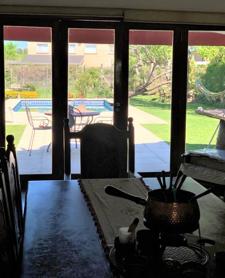 CASA 4 AMB. C/PISCINA Y PARQUE (COUNTRY CLUB ARANJUEZ) ESCOBAR