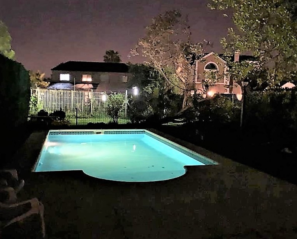 CASA 4 AMB. C/PISCINA Y PARQUE (COUNTRY CLUB ARANJUEZ) ESCOBAR