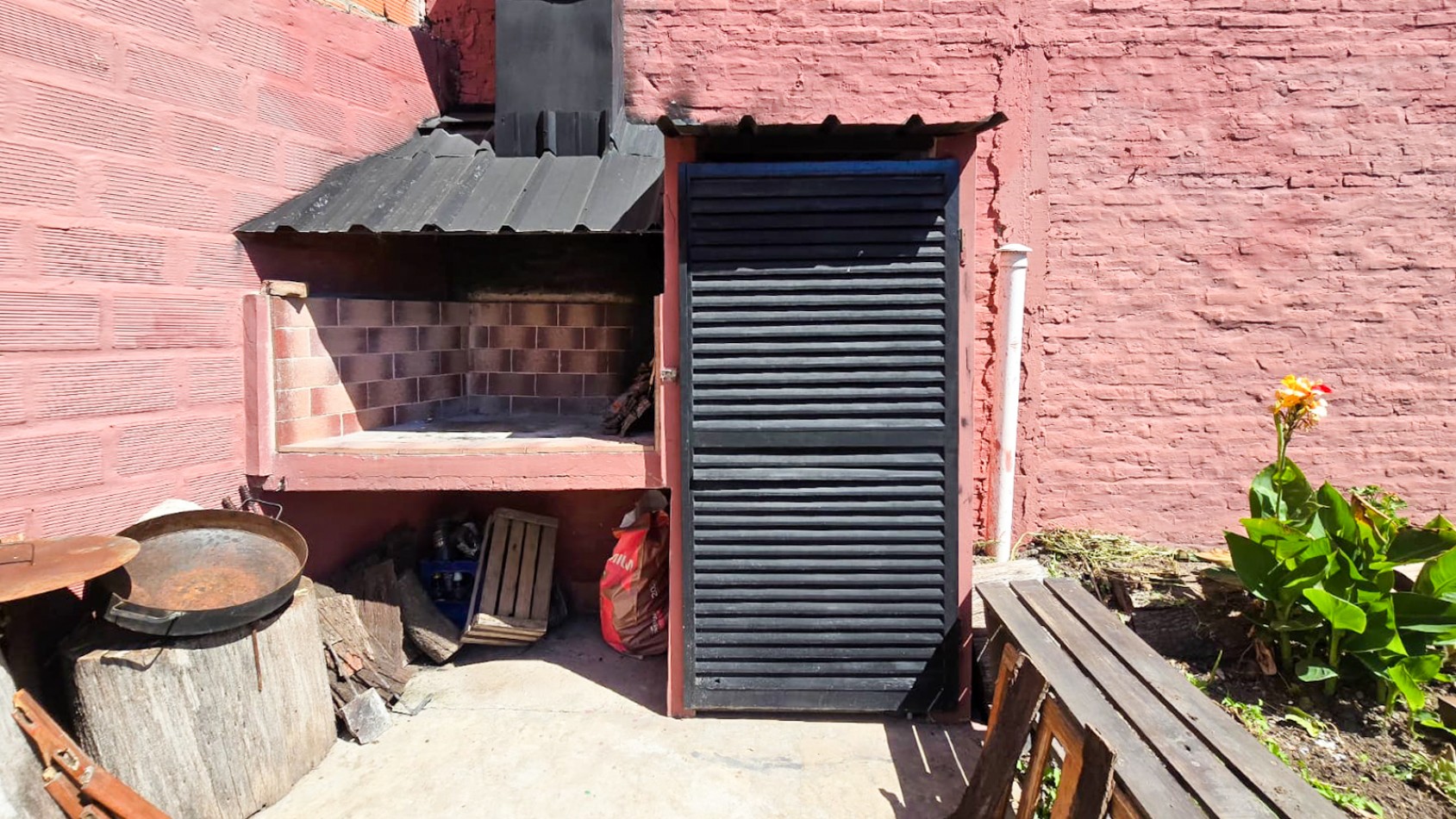 CASA 3 AMB CON DPTO DE 3 AMB Y COCHERA 