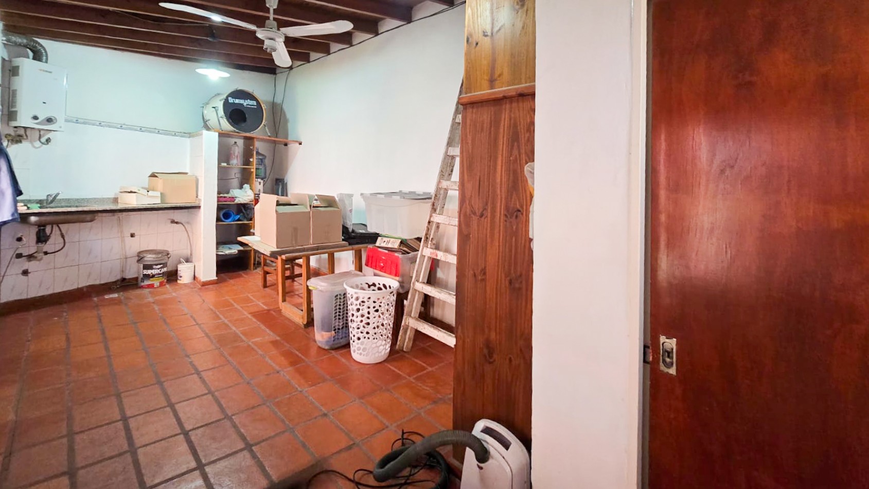 CASA 3 AMB CON DPTO DE 3 AMB Y COCHERA 