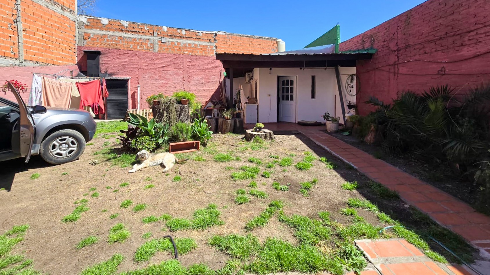 CASA 3 AMB CON DPTO DE 3 AMB Y COCHERA 