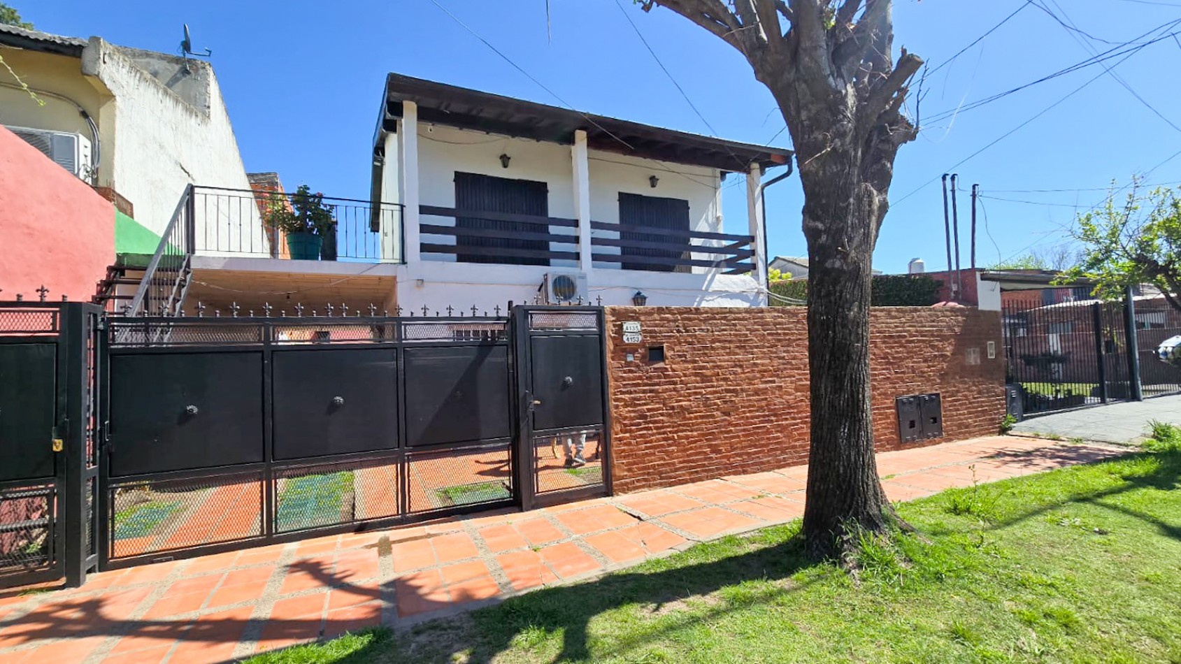 CASA 3 AMB CON DPTO DE 3 AMB Y COCHERA 