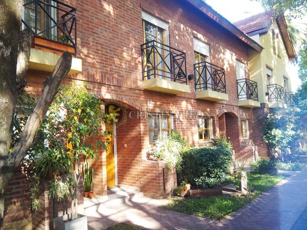 TRIPLEX DE 3 AMB. C/ COCHERA (COMPLEJO CERRADO VILLAGE II)