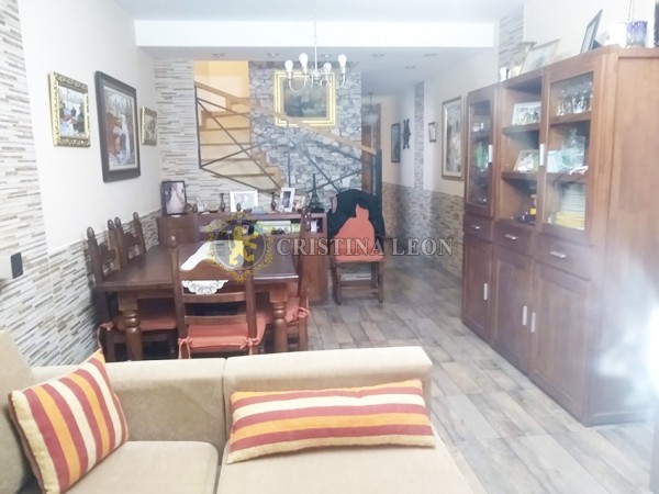 TRIPLEX DE 3 AMB. C/ COCHERA (COMPLEJO CERRADO VILLAGE II)