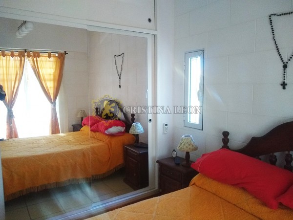 TRIPLEX DE 3 AMB. C/ COCHERA (COMPLEJO CERRADO VILLAGE II)