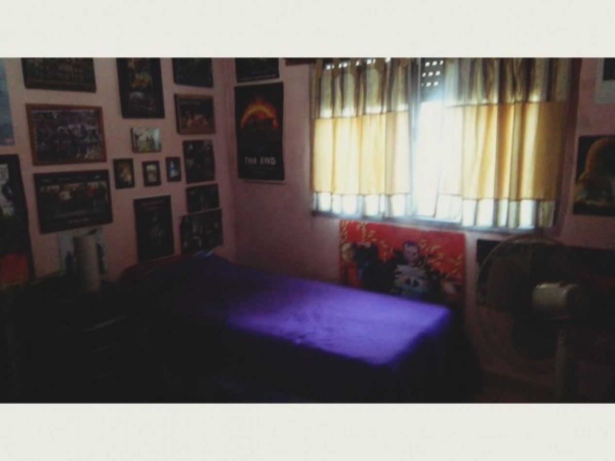 OPORTUNIDAD!!      CHALET 4 AMB. C/COCHERA Y JARDIN.