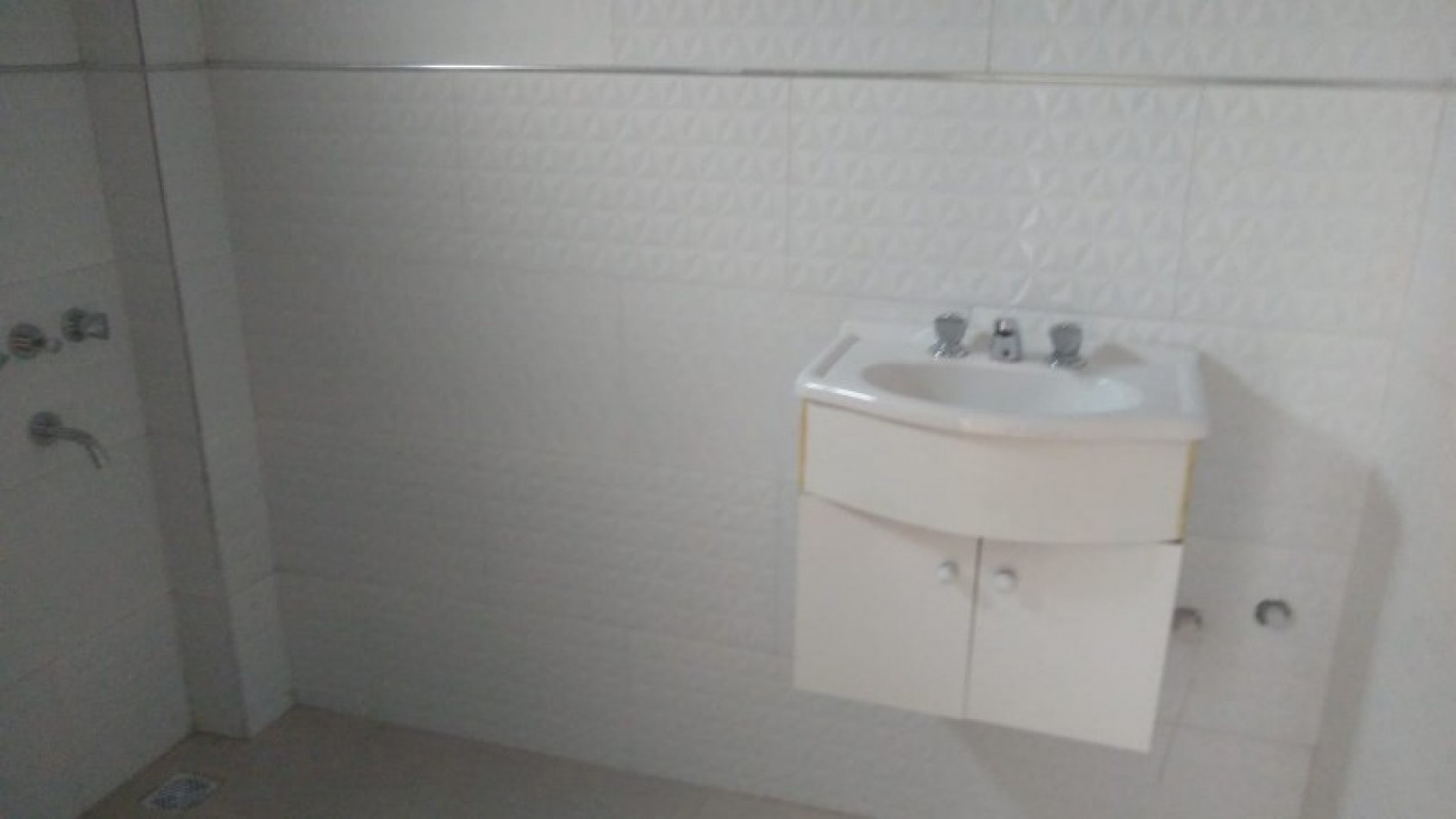 DEPARTAMENTO 2 AMBIENTES PLANTA BAJA   C/ PATIO Y PARRILLA