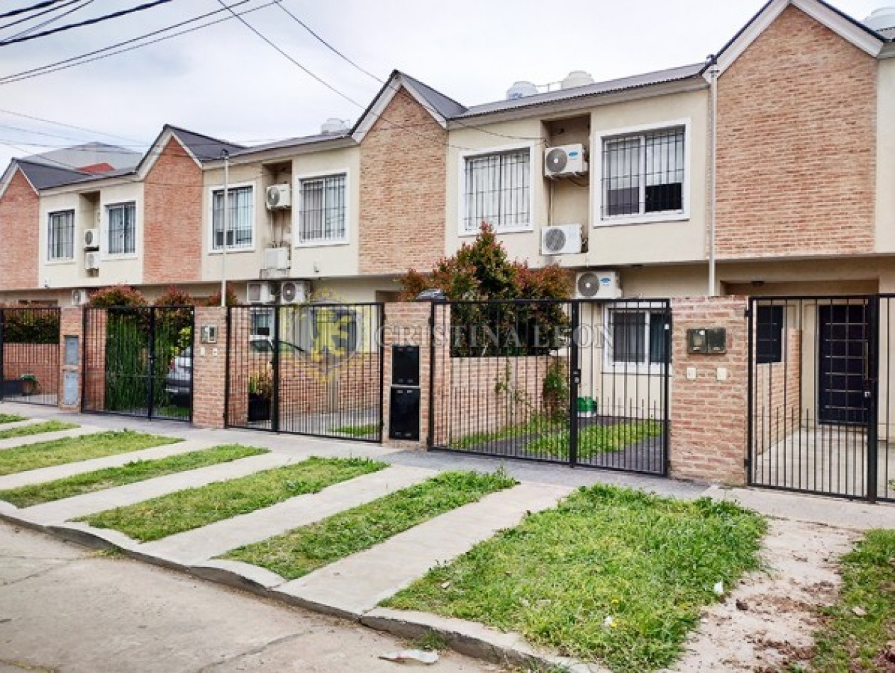 DUPLEX 3 AMB. C/FONDO LIBRE Y ENTRADA DE AUTO