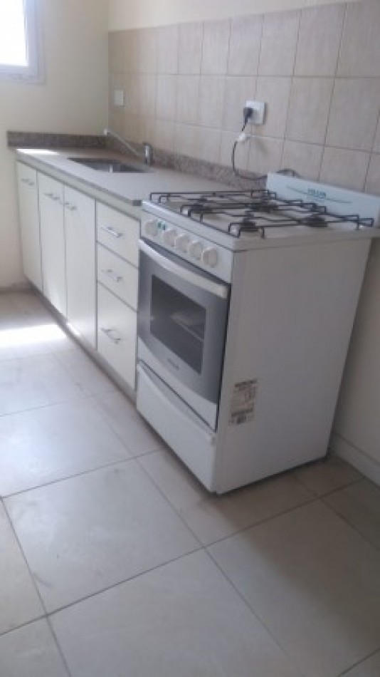 DEPARTAMENTO   2 AMB. C/COCHERA (COMPLEJO CERRADO)