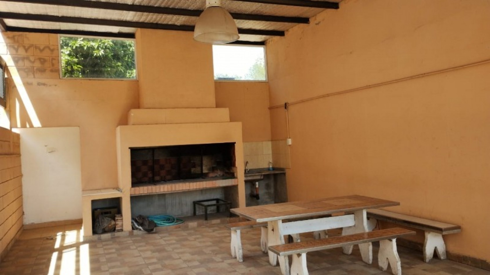 DEPARTAMENTO   3 AMB.  PLANTA BAJA C/JARDIN Y COCHERA (COMPLEJO CERRADO)