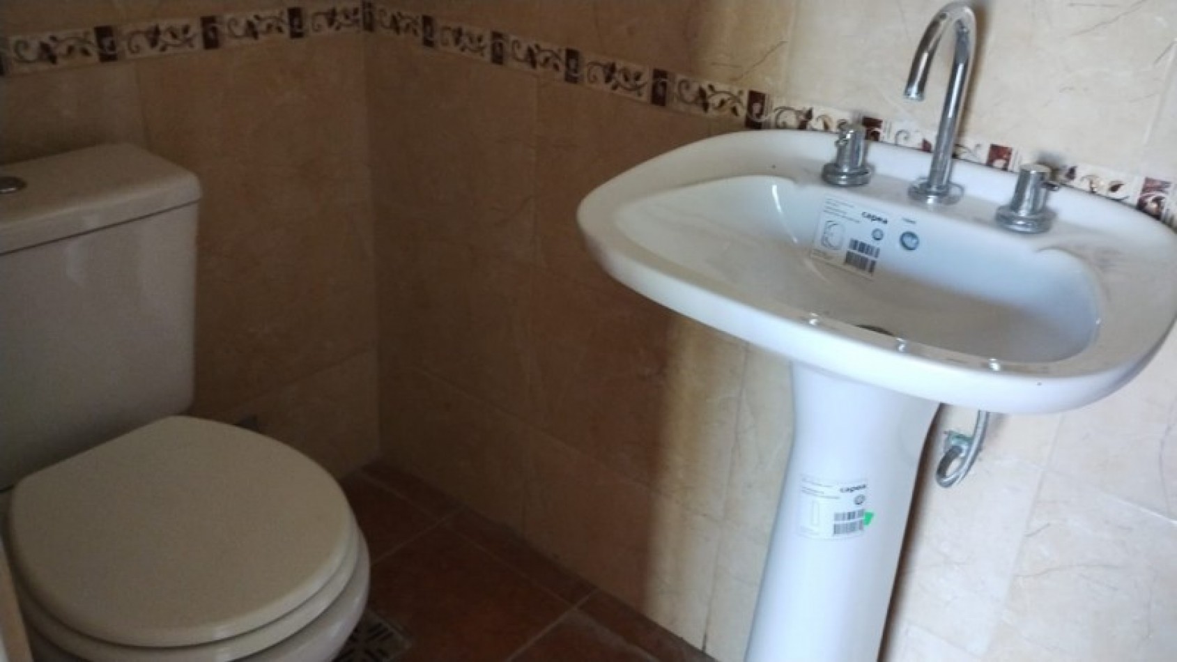 DEPARTAMENTO   3 AMB.  PLANTA BAJA C/JARDIN Y COCHERA (COMPLEJO CERRADO)