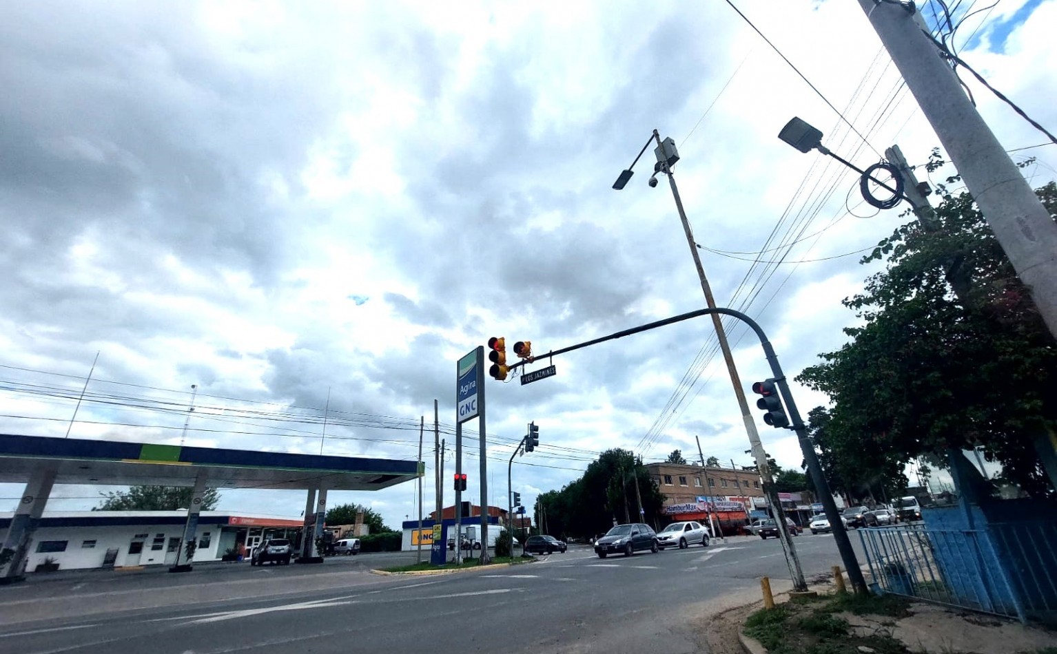 DEPARTAMENTO 2 AMB. CONTRA FRENTE  C/ ENTRADA DE AUTO