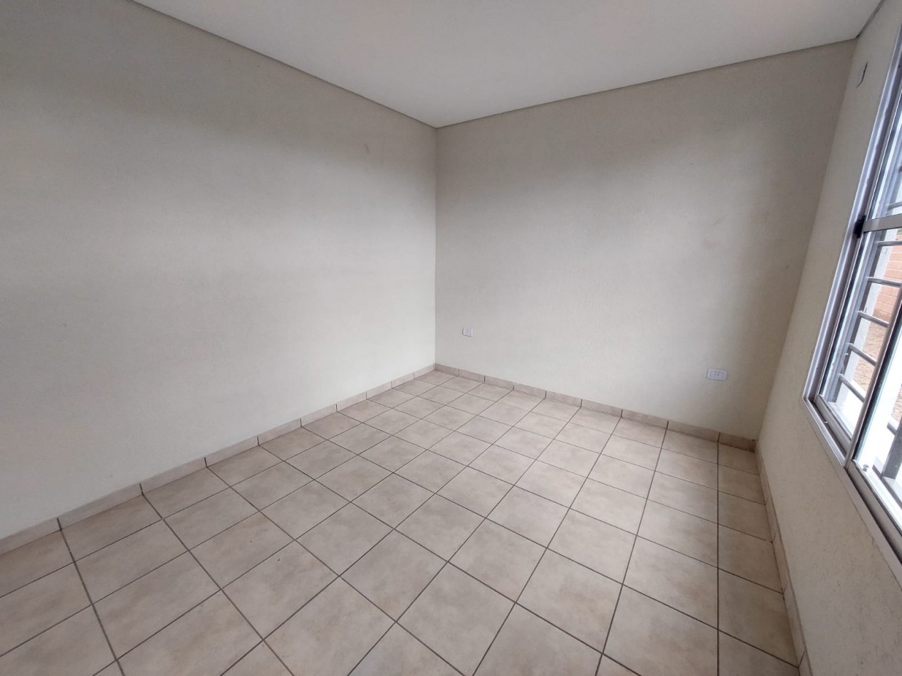 DEPARTAMENTO 2 AMB. CONTRA FRENTE  C/ ENTRADA DE AUTO